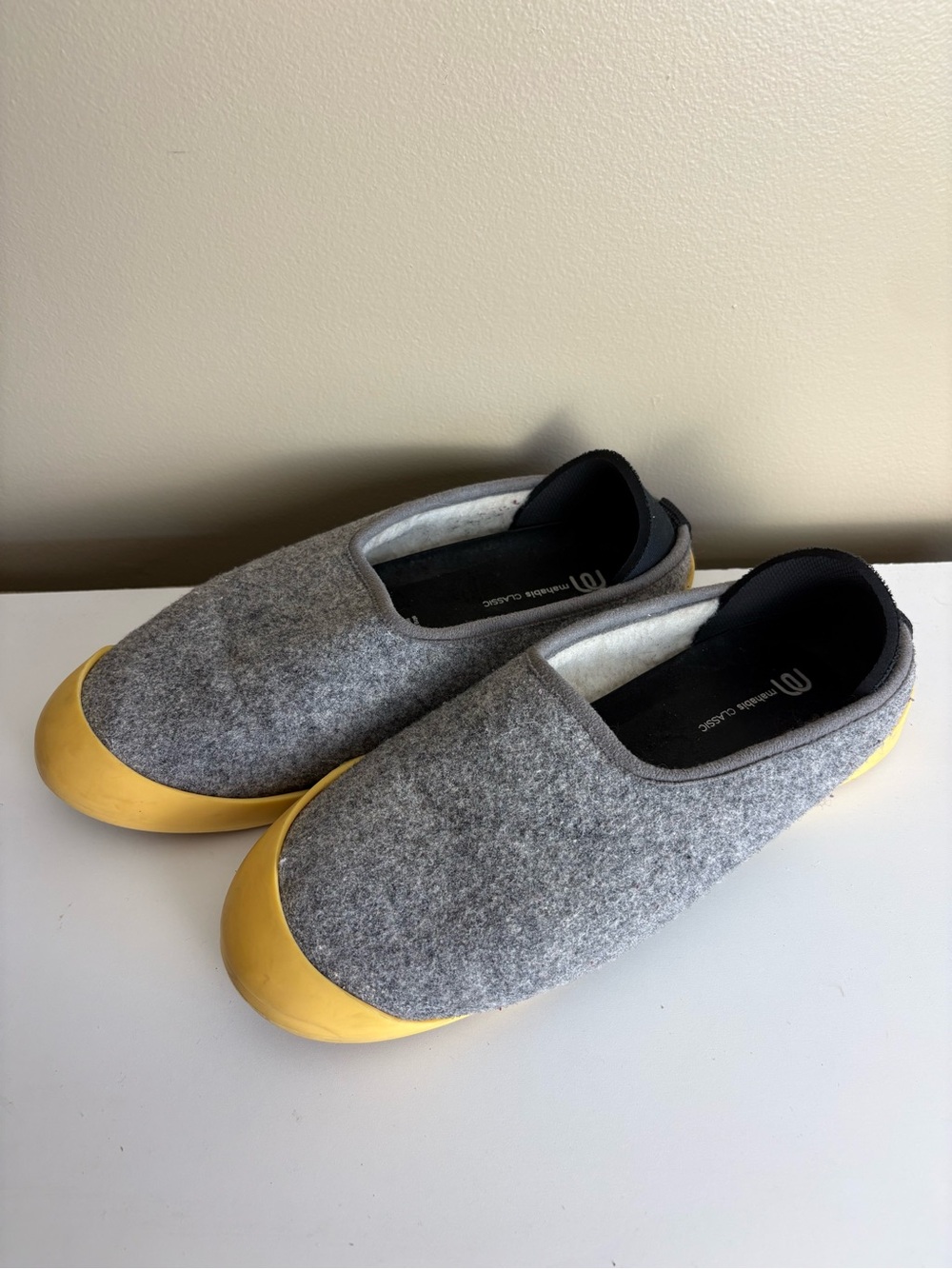 Mahabis Classic Grey Wool Curve Slippers Size 7.5